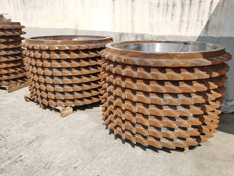 狼牙破碎機(jī)價(jià)格差異分析：從3萬到30萬該如何選擇？